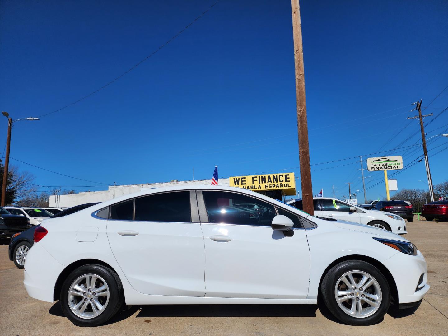 2017 WHITE Chevrolet Cruze LT (1G1BE5SMXH7) with an 1.4L L4 DOHC 16V TURBO engine, 6A transmission, located at 2660 S.Garland Avenue, Garland, TX, 75041, (469) 298-3118, 32.885551, -96.655602 - Welcome to DallasAutos4Less, one of the Premier BUY HERE PAY HERE Dealers in the North Dallas Area. We specialize in financing to people with NO CREDIT or BAD CREDIT. We need proof of income, proof of residence, and a ID. Come buy your new car from us today!! This is a very well cared for 2017 CH - Photo#2